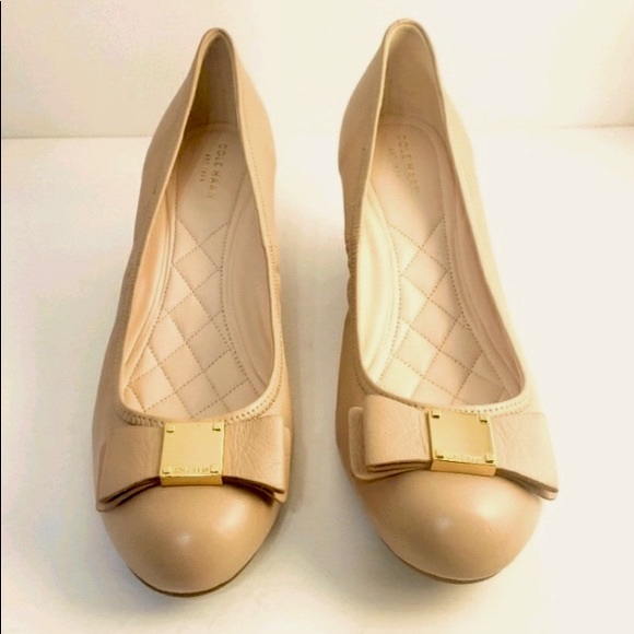 Cole Haan Shoes - EUC Cole Haan Tan Wedges with Gold Accent Bows Sz 10